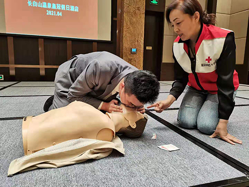 “護(hù)航長(zhǎng)白山旅游服務(wù)，獻(xiàn)禮建黨百年”救護(hù)培訓(xùn)活動(dòng)